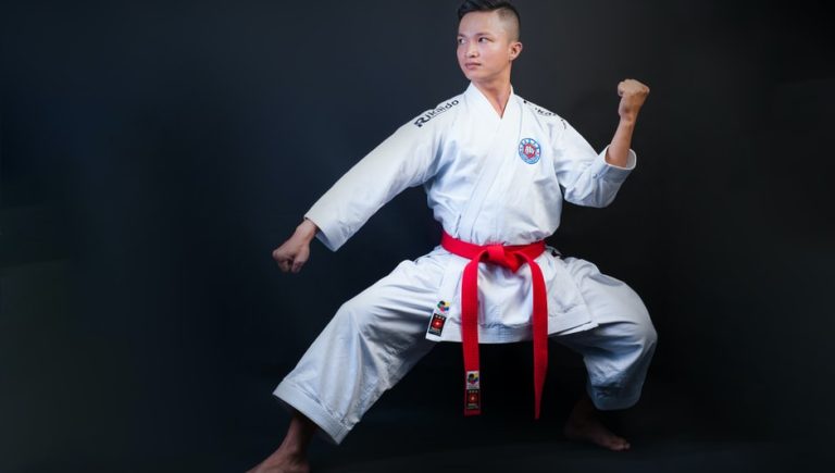 how do you tie a karate belt